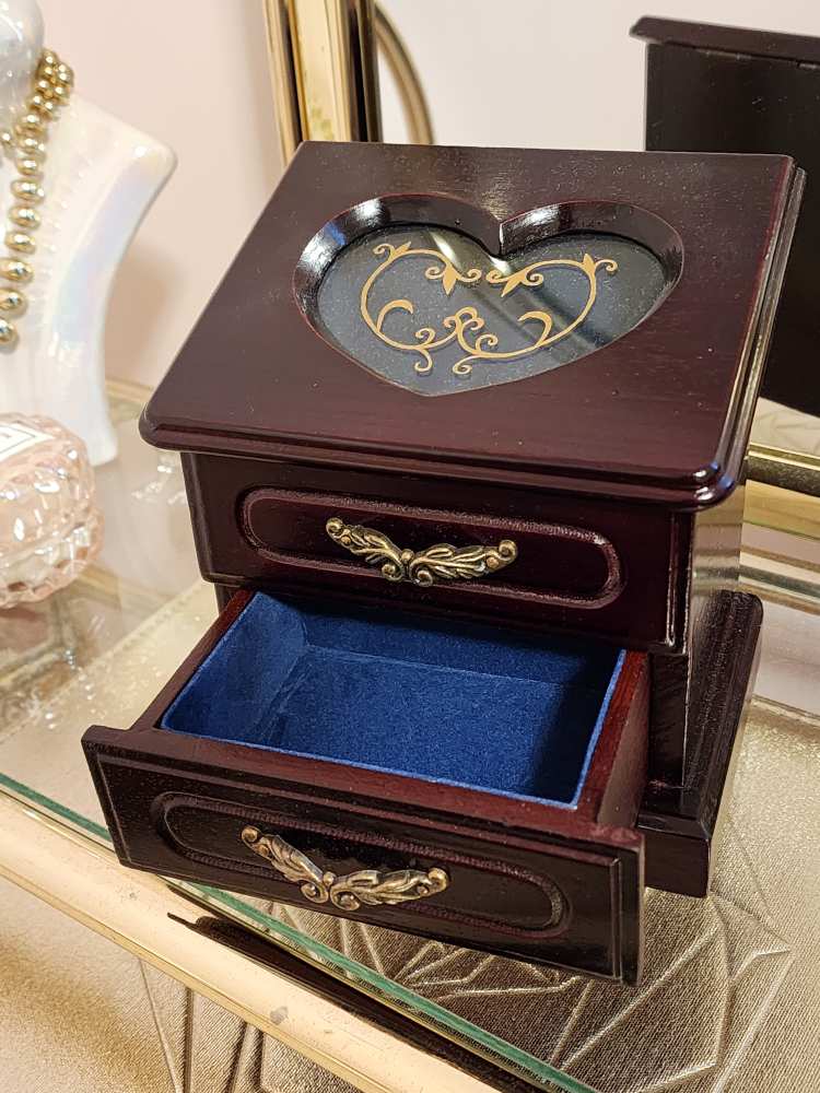 merlot wooden jewelry box image indicator(2)