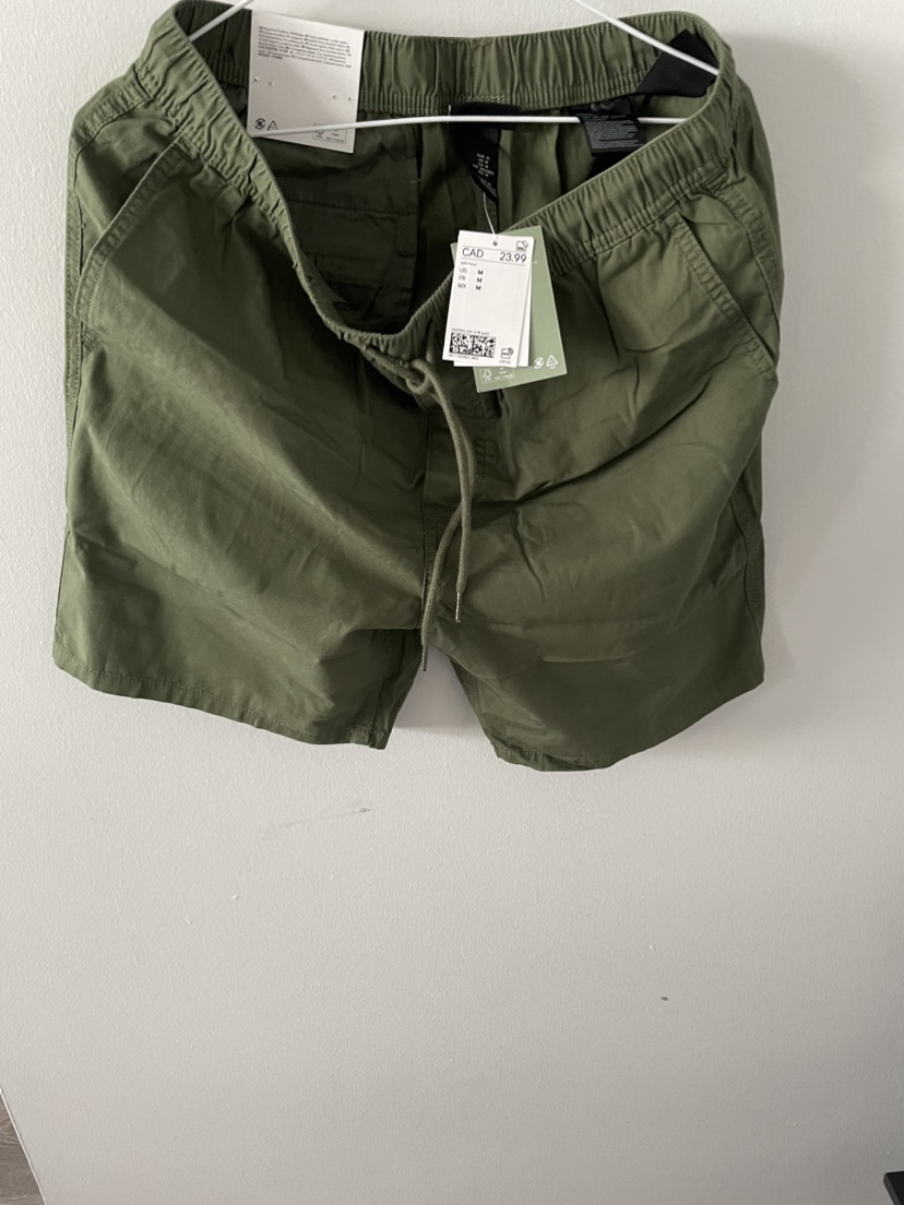 Brand new H&M shorts size M thumbnail