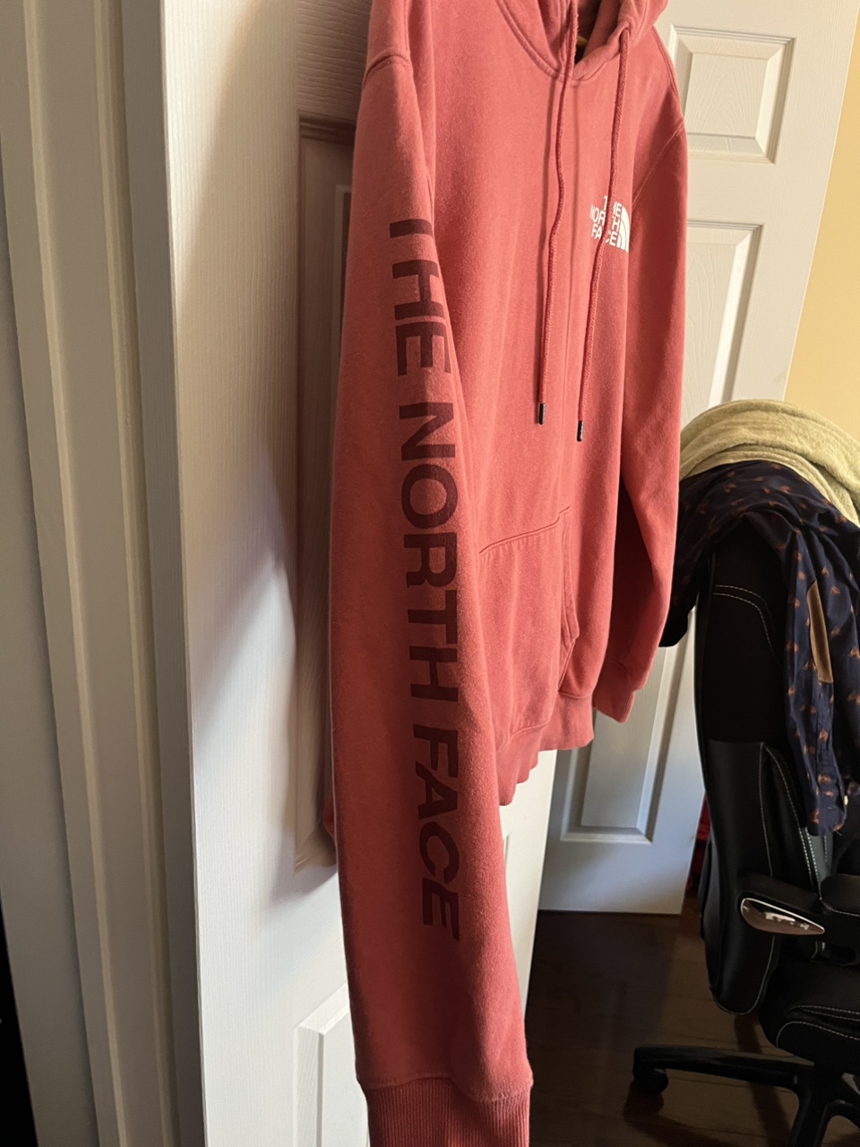 North Face pink hoodie XL image indicator(4)