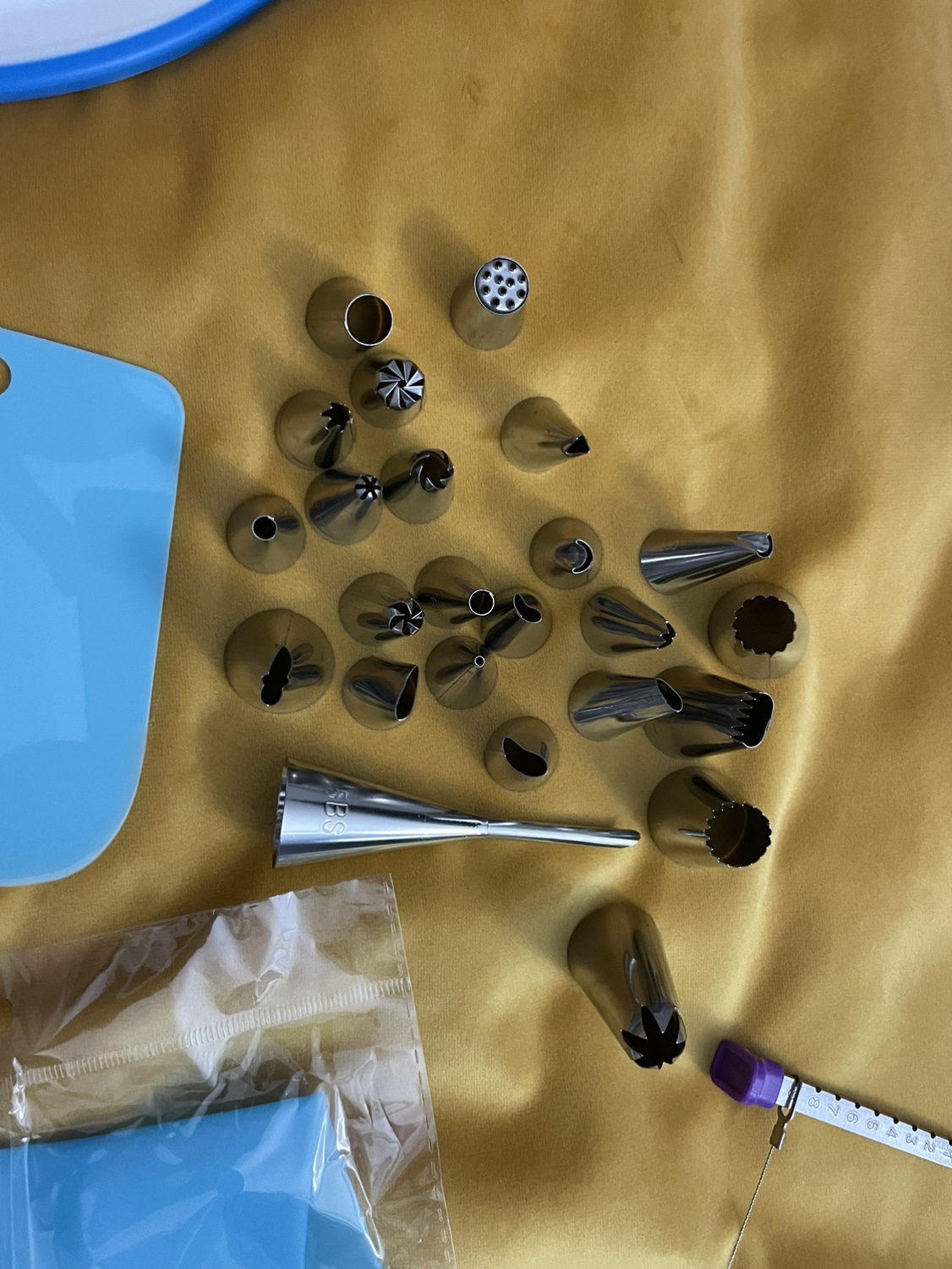 Cake decorating kit thumbnail