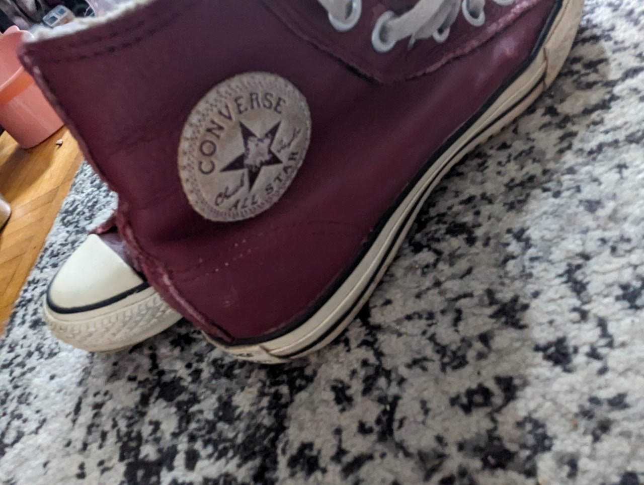 Unisex Converse image indicator(2)