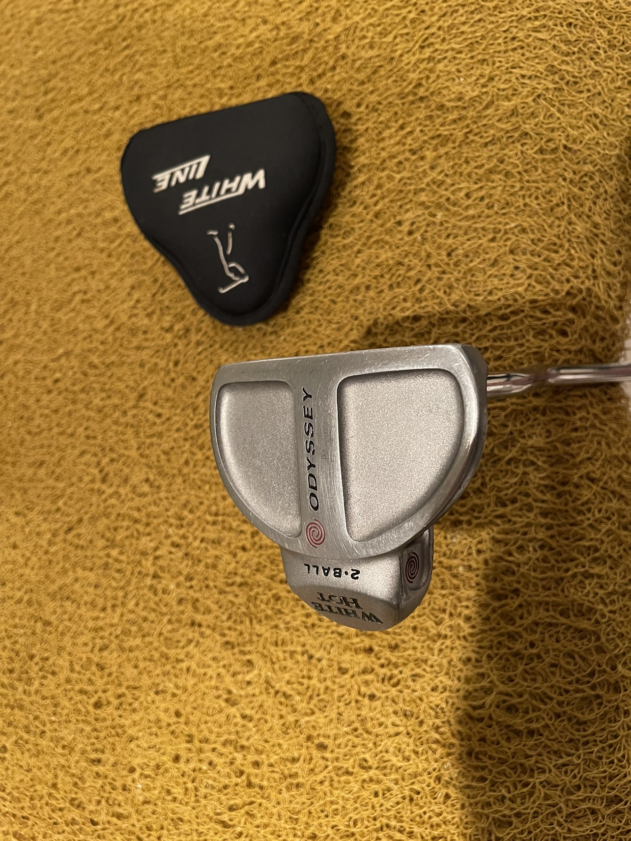 Original Odyssey White Hot 2-Ball Putter 35" Mens Right Handed image indicator(3)