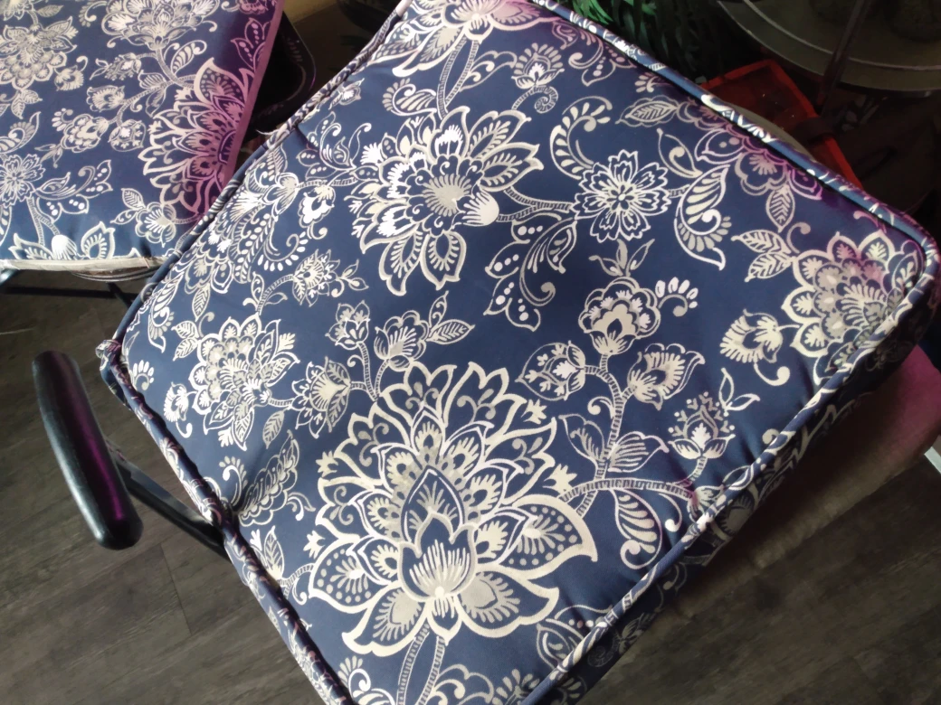 2 outdoor cushion sets - photo 2