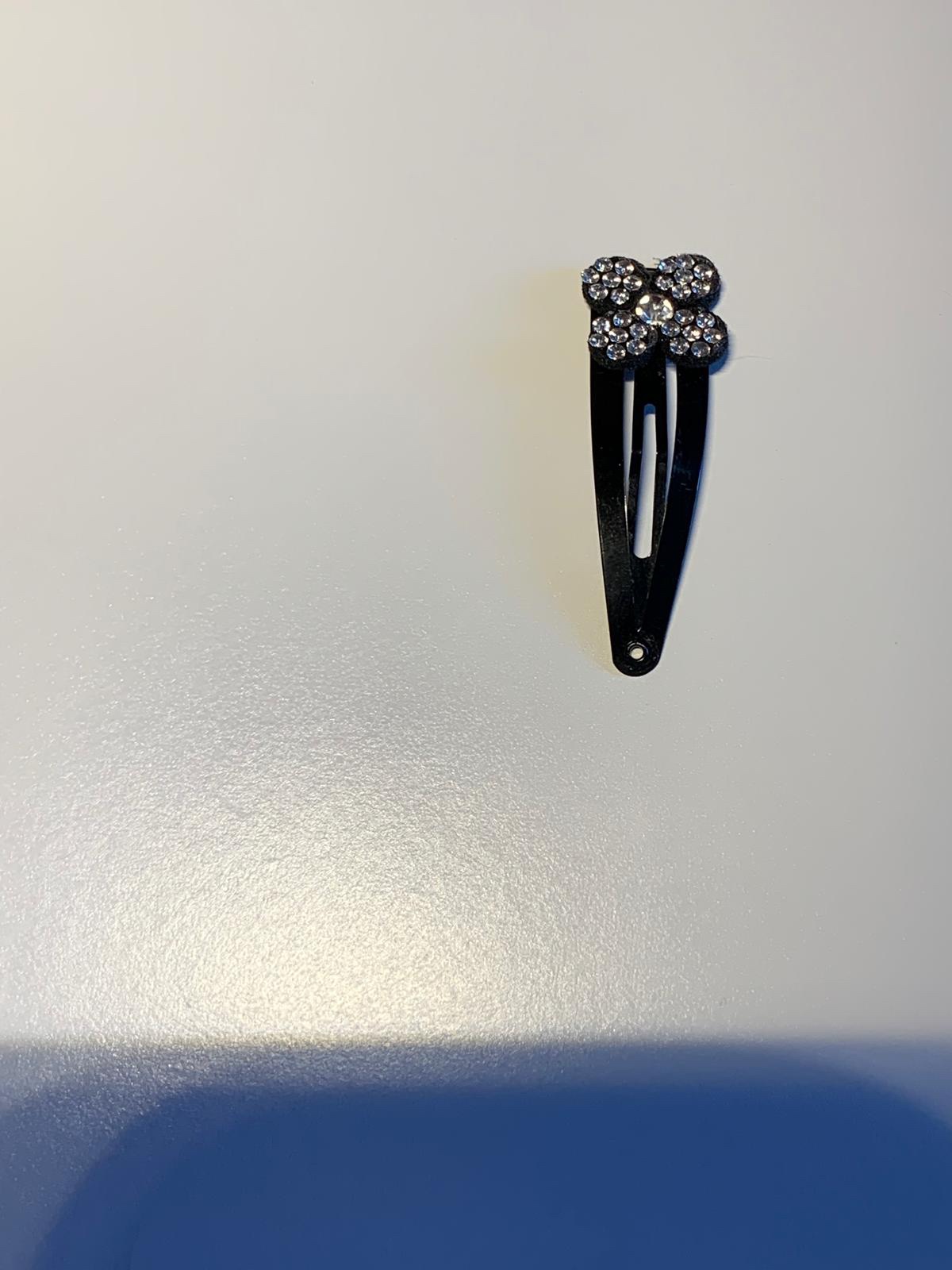 Black hairclip image indicator(2)