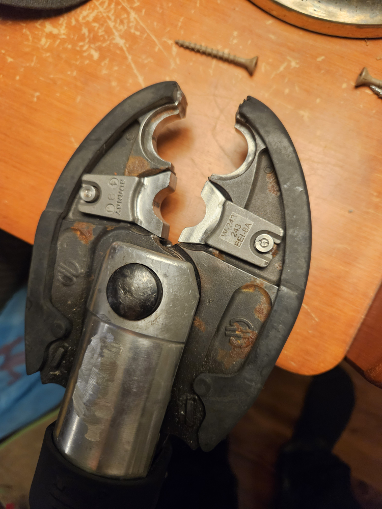 Burndy Hydraulic MD PAT  Patriot handheld Crimper and battery