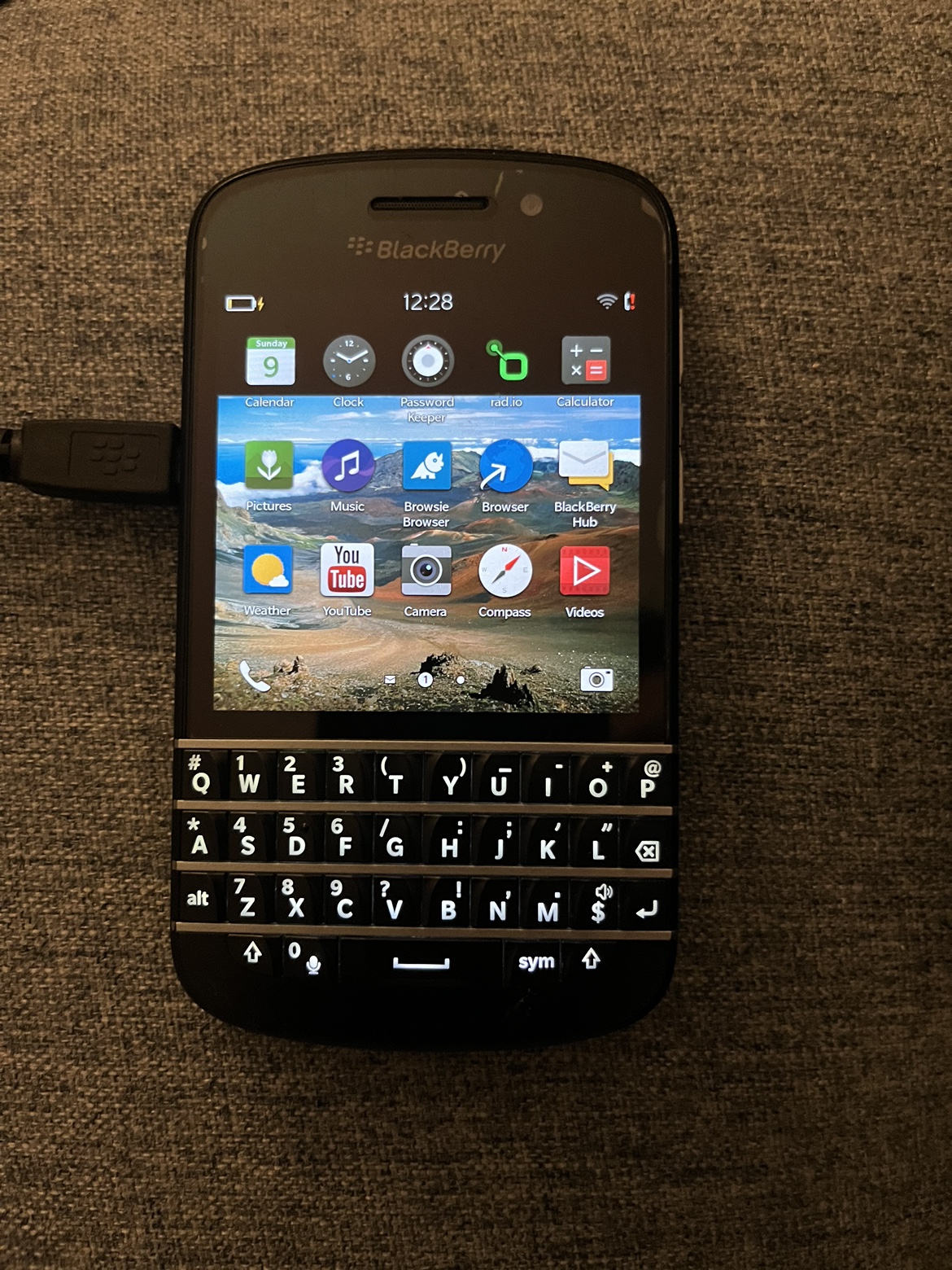 BlackBerry Q10 Black 16GB with accessories - Great Condition thumbnail