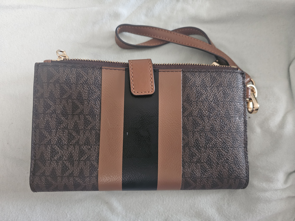 Michael kors wristlet - photo 3