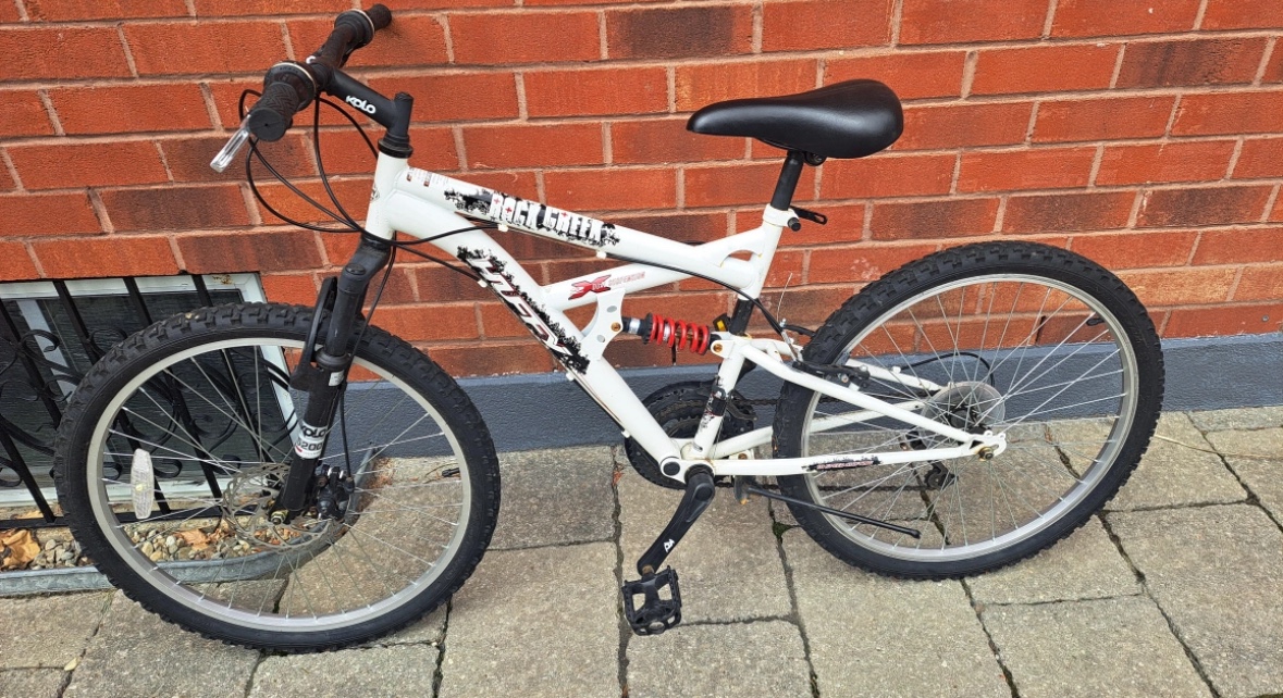 White Huffy 18 speed mountain bike
