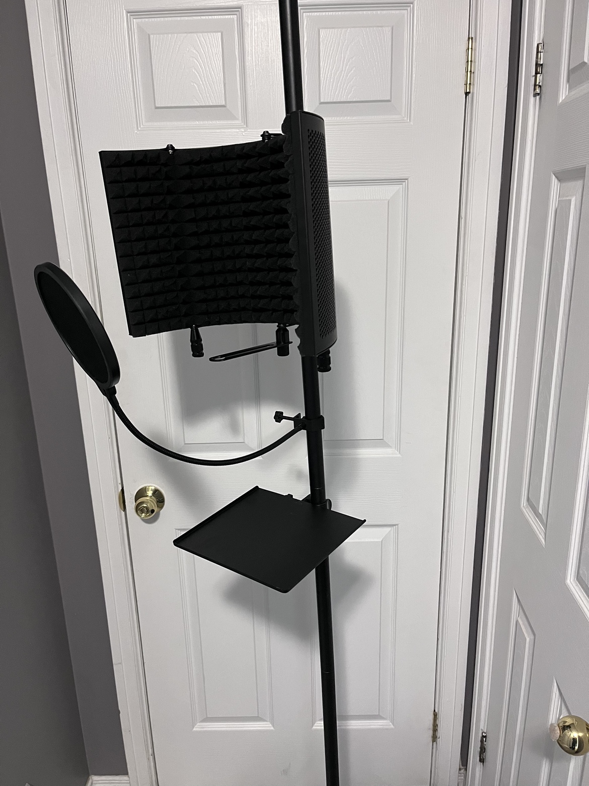 Isolation Shield with Pop Shield and Stand