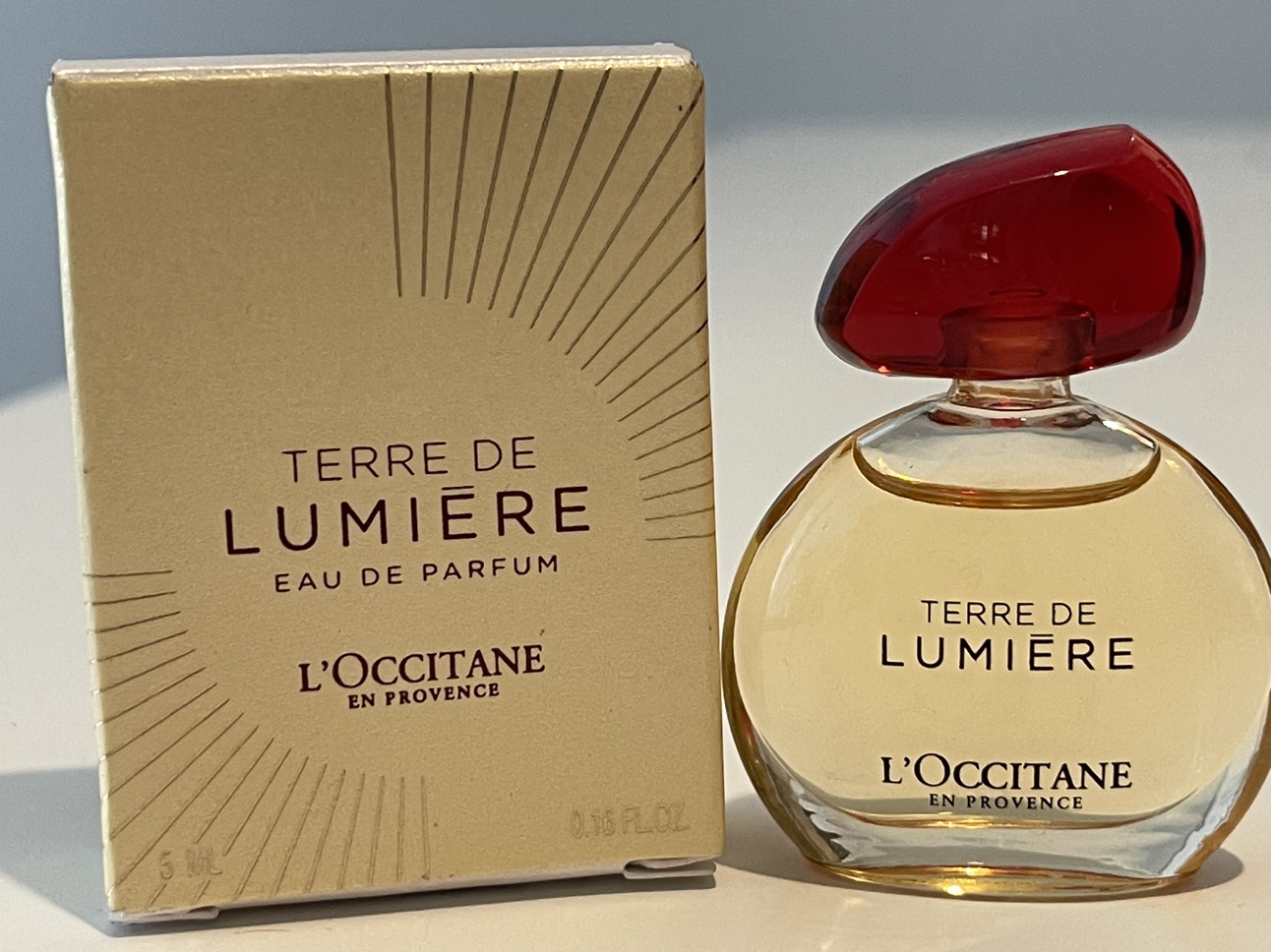 L’Occitane Lumiere perfume thumbnail