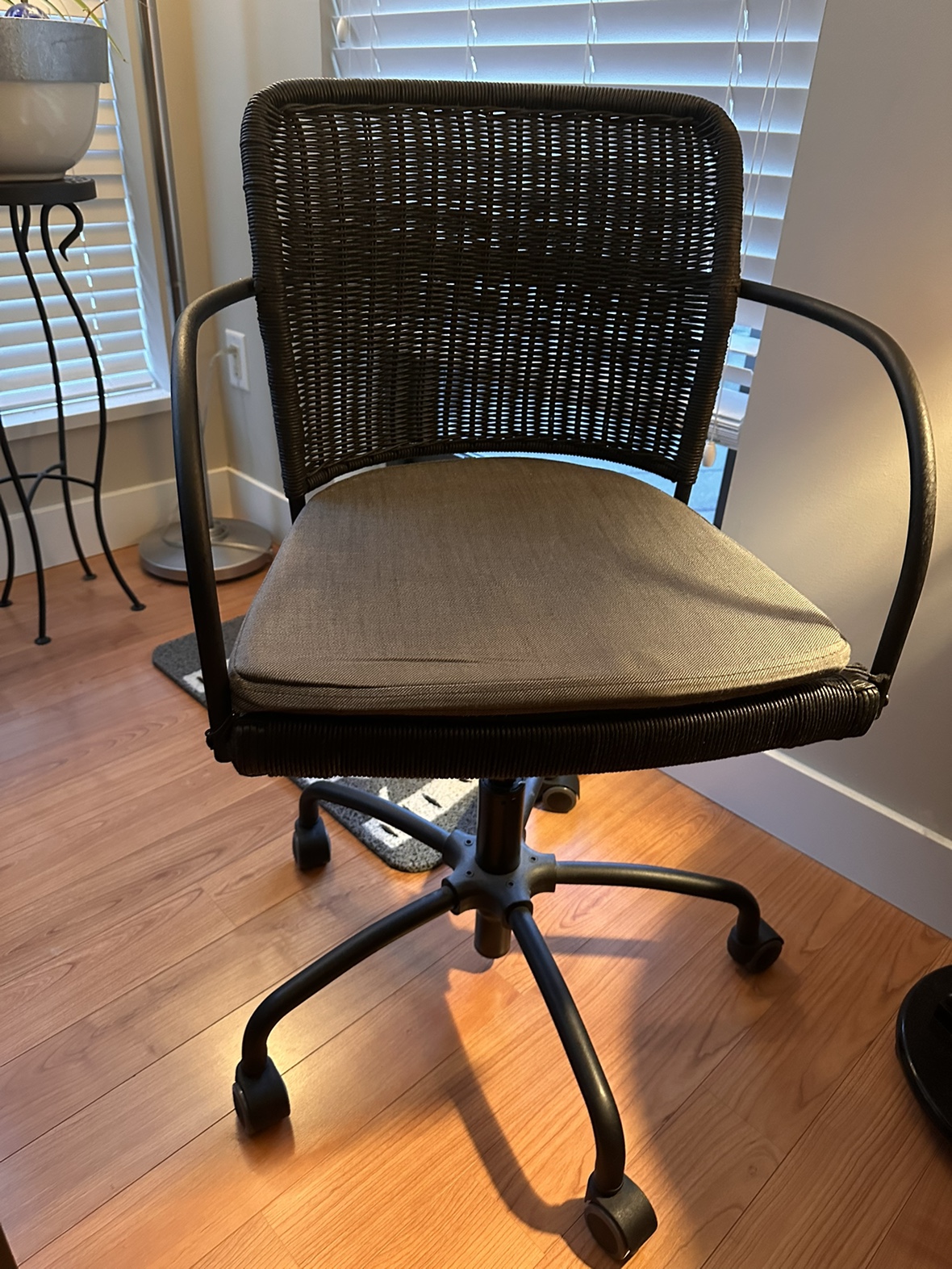 Black Swivel Desk Chair on Wheels