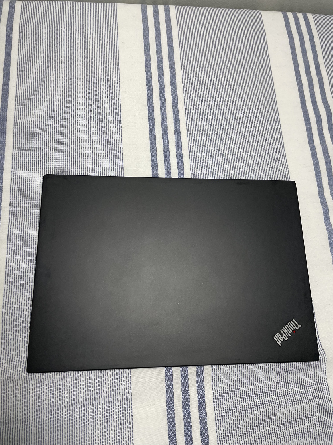 Lenovo T14s Laptop - i7-10610U - 16GB RAM - 256GB SSD - 14 inch image indicator(3)