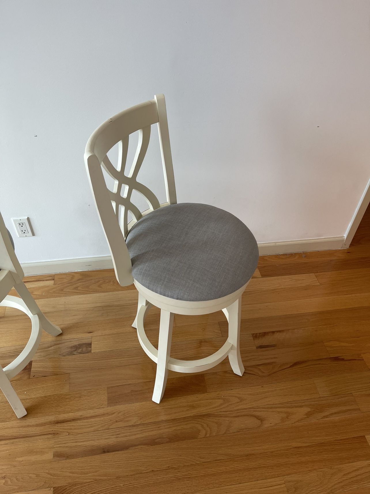 SET OF TWO swivel stool chairs - photo 3