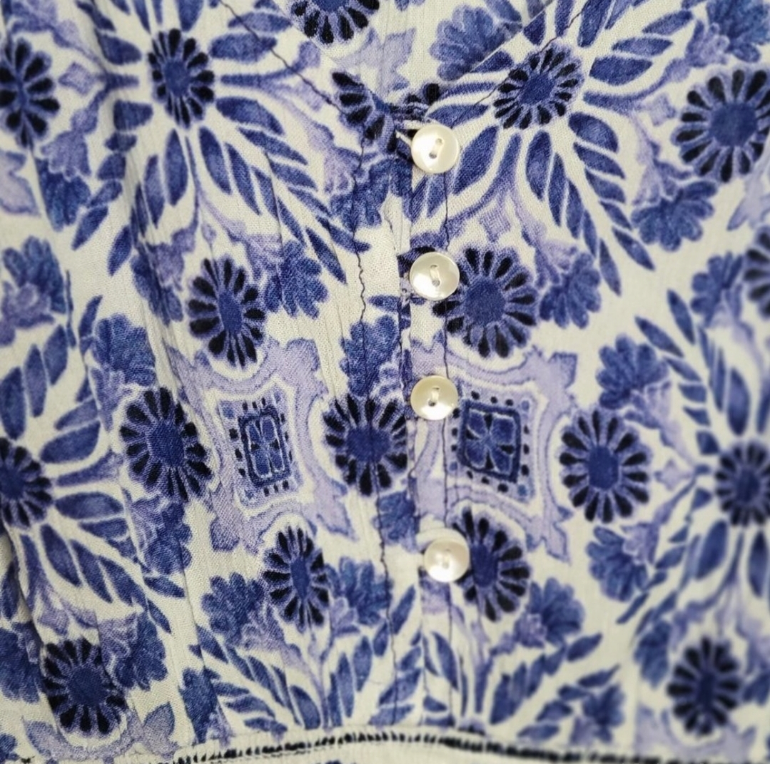 Blue & White V-neck Crop Top Flutter Cap Sleeves Smocked Waist image indicator(4)