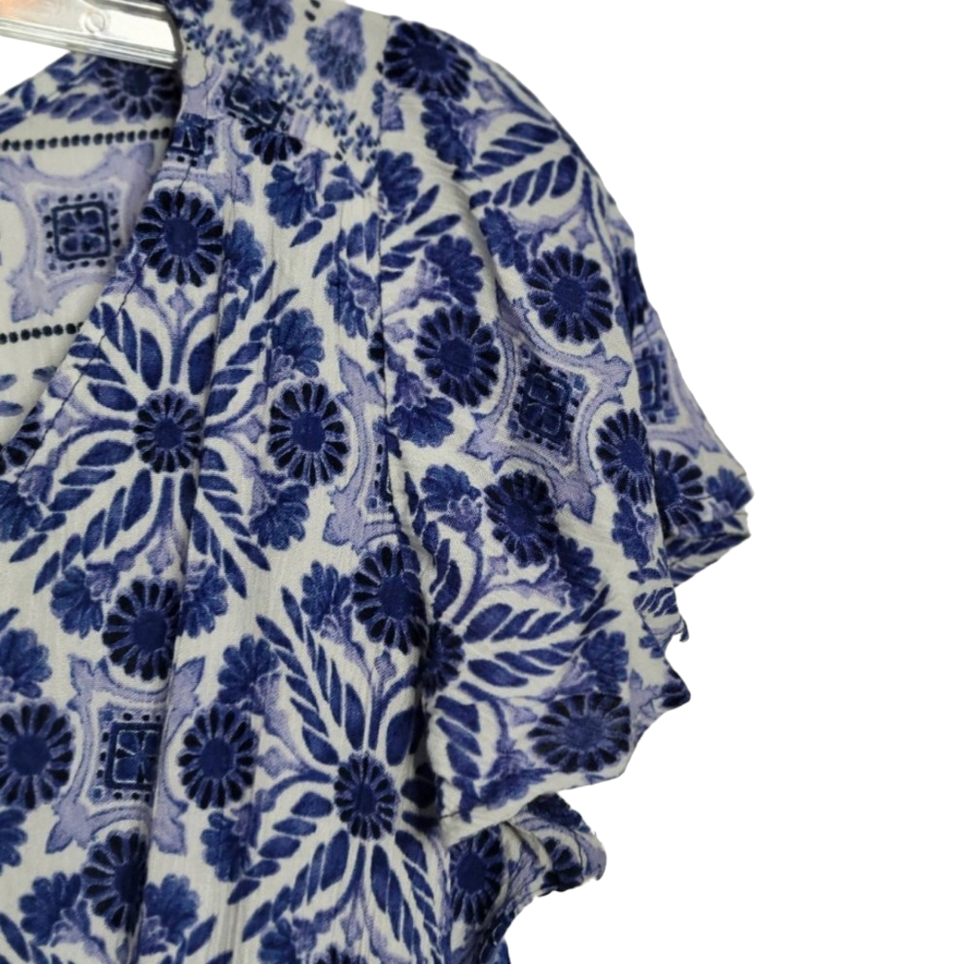 Blue & White V-neck Crop Top Flutter Cap Sleeves Smocked Waist image indicator(5)