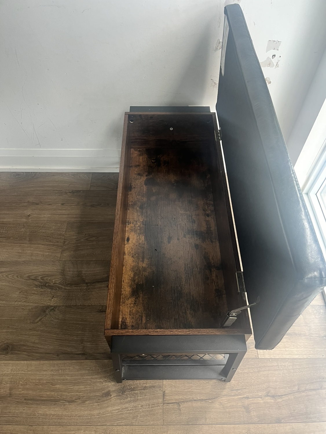 Bench with storage unit compartment image indicator(4)