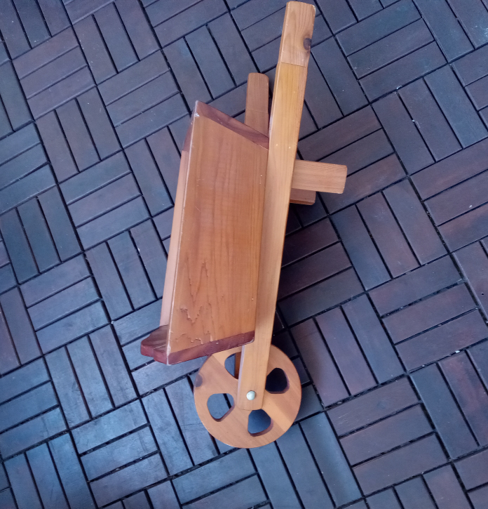 Planter - Wooden wheel barrel - photo 2