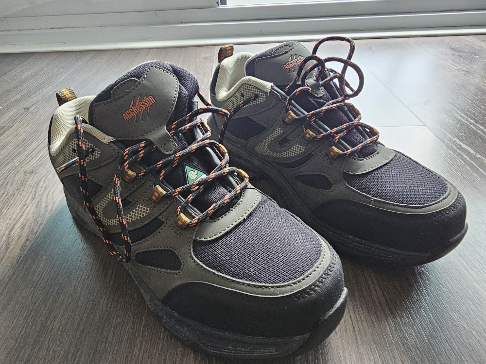 Safety shoes for men - Size 10.5