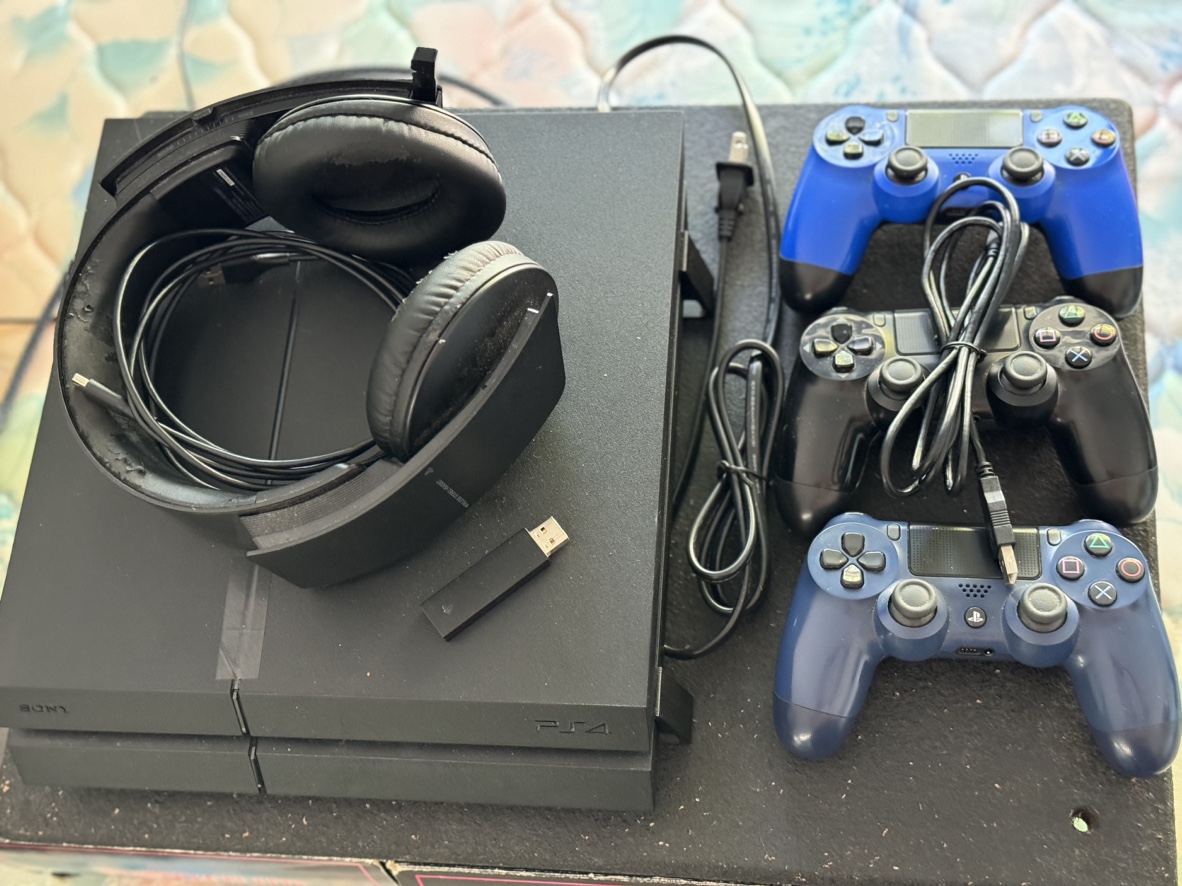 PlayStation 4 - photo 2