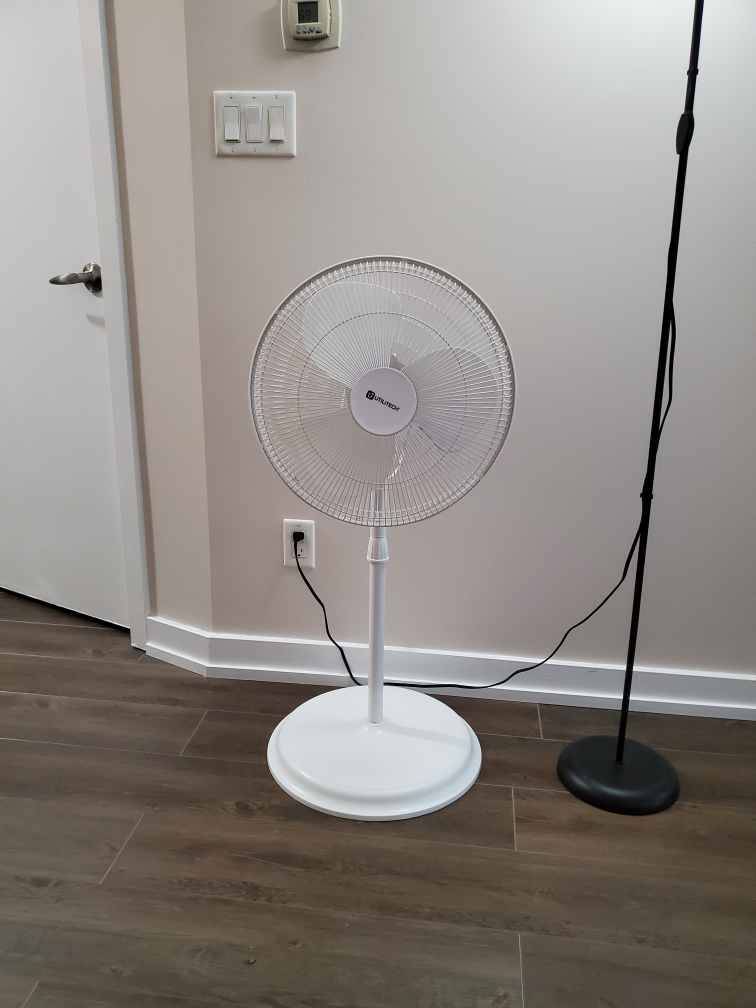 Pedestal fan and Floor lamp for sale - photo 4
