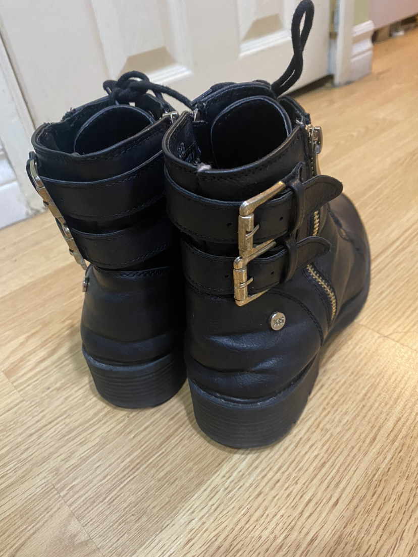 Women’s BLACK ANKLE BOOTS image indicator(5)