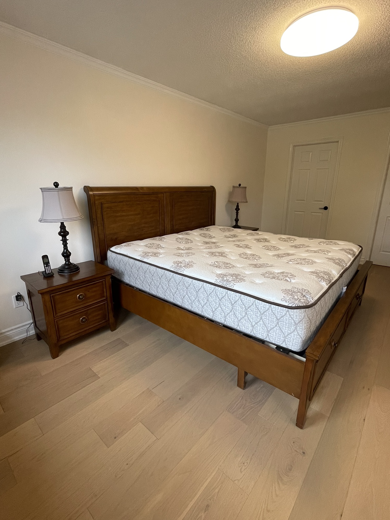 Solid wood Bedroom furniture set