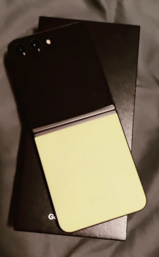 Samsung Galaxy Z Flip 5 - photo 3