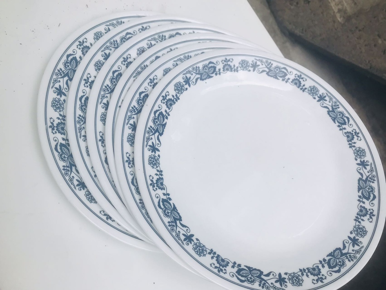 Set of 6 Blue and White Floral Plates thumbnail