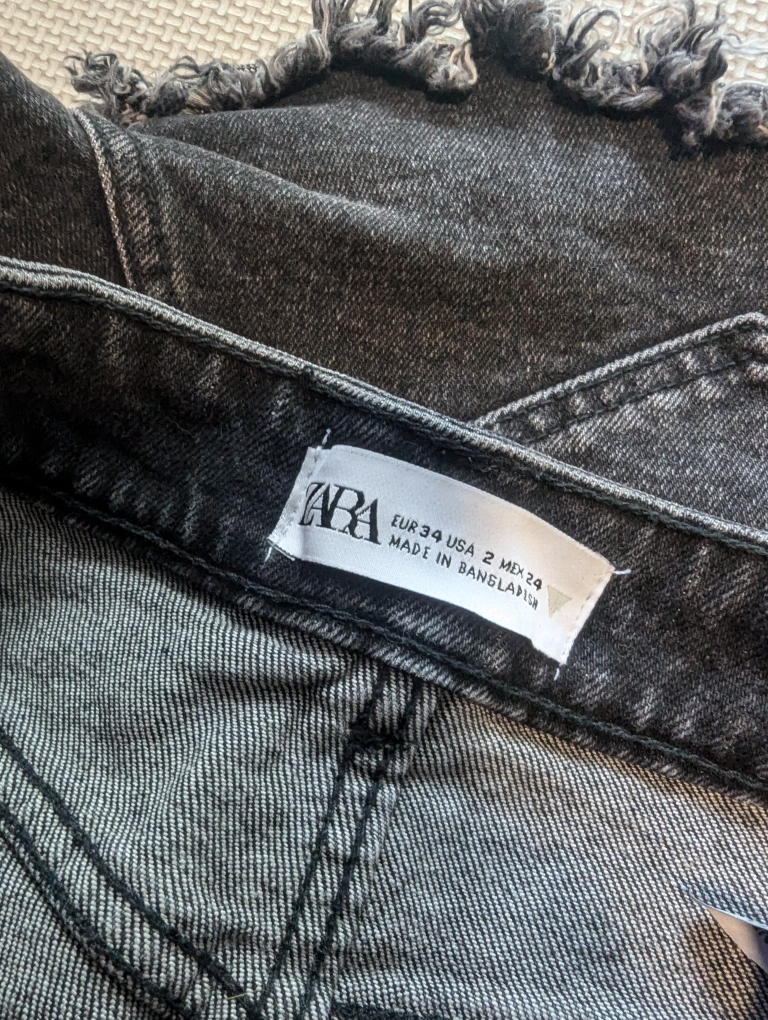 Zara cutout shorts black size 2 image indicator(3)