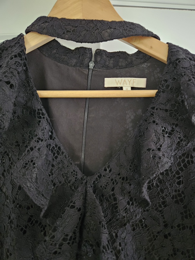 Women's black lace mini dress size Medium - photo 2