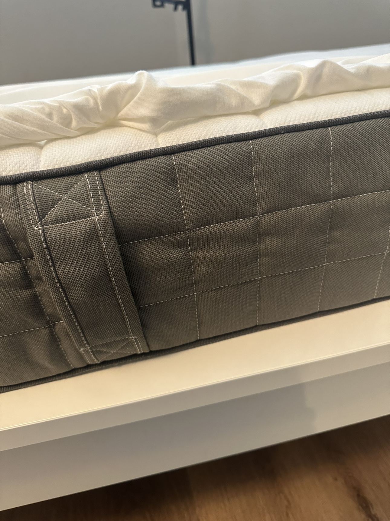 White bed and mattress. (Twin size) - photo 2