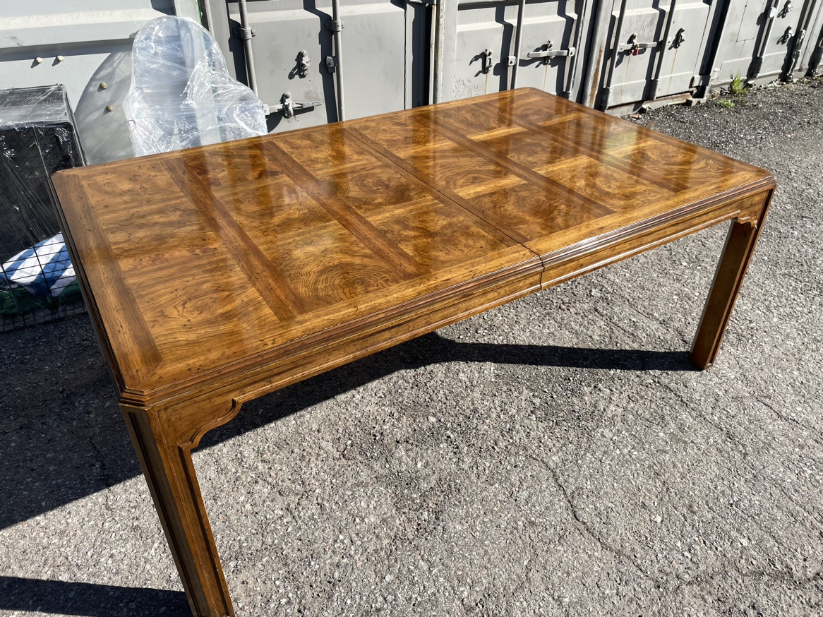 Dining table - Extendable