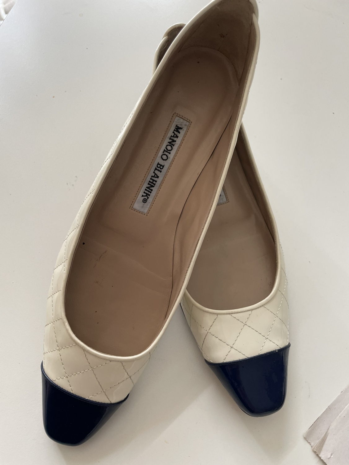 $40 Manolo Blahnik Size 37 White Navy quilted shoes - photo 2