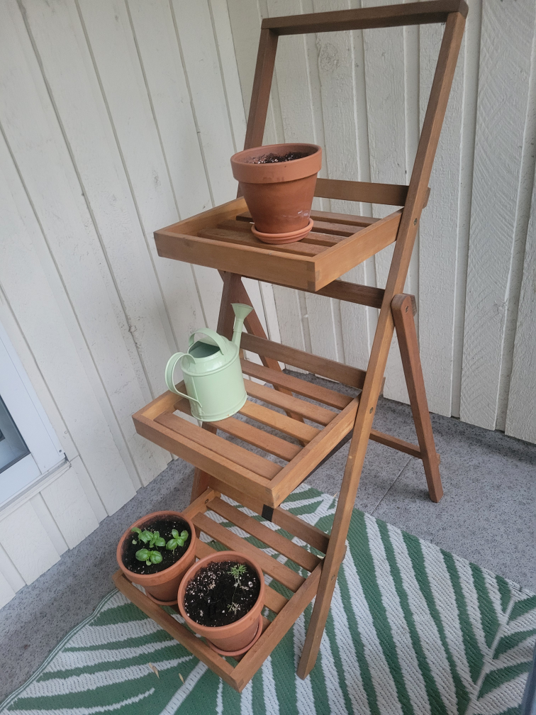 Outdoor standing shelves