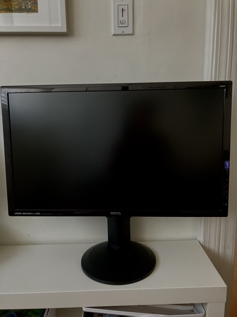 Desk top monitor, keyboard and headphones - photo 3