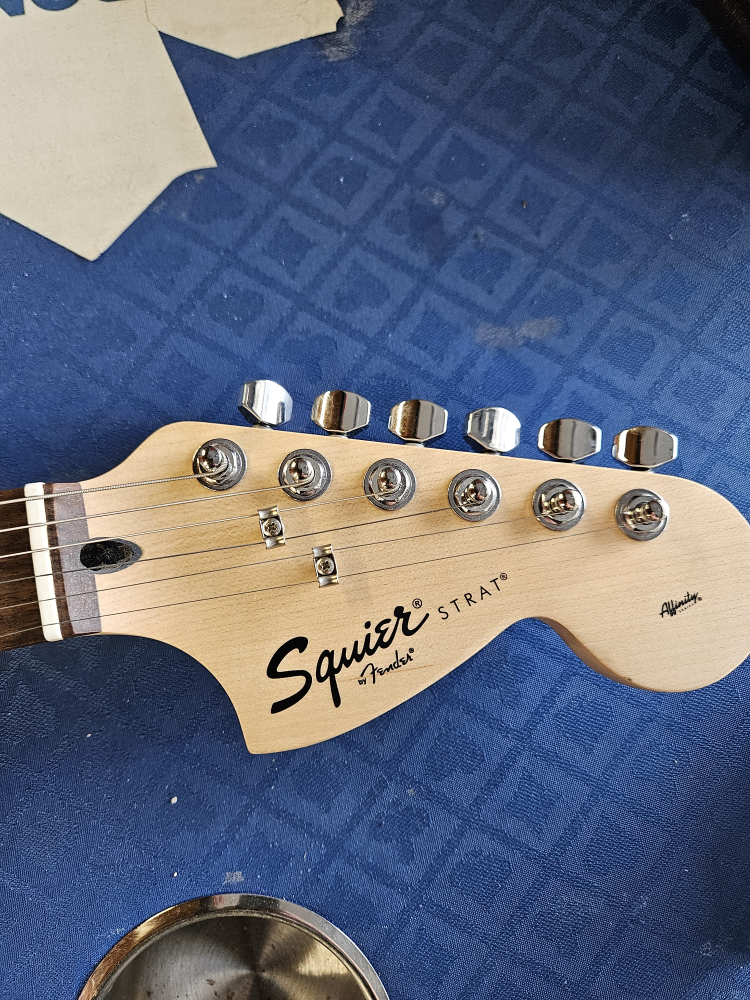 guitar- fender squire - photo 3