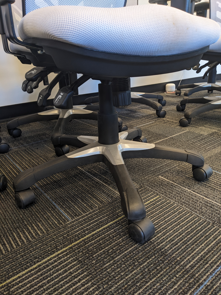6 free office chairs - photo 4