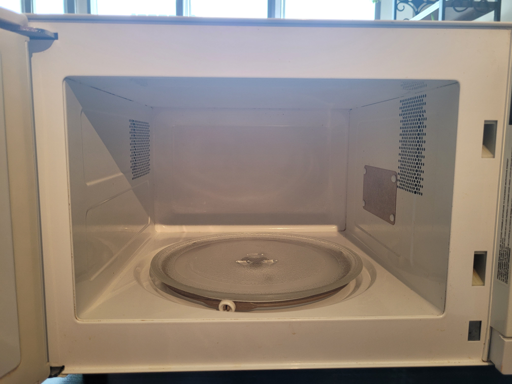 whirlpool Microwave - photo 3