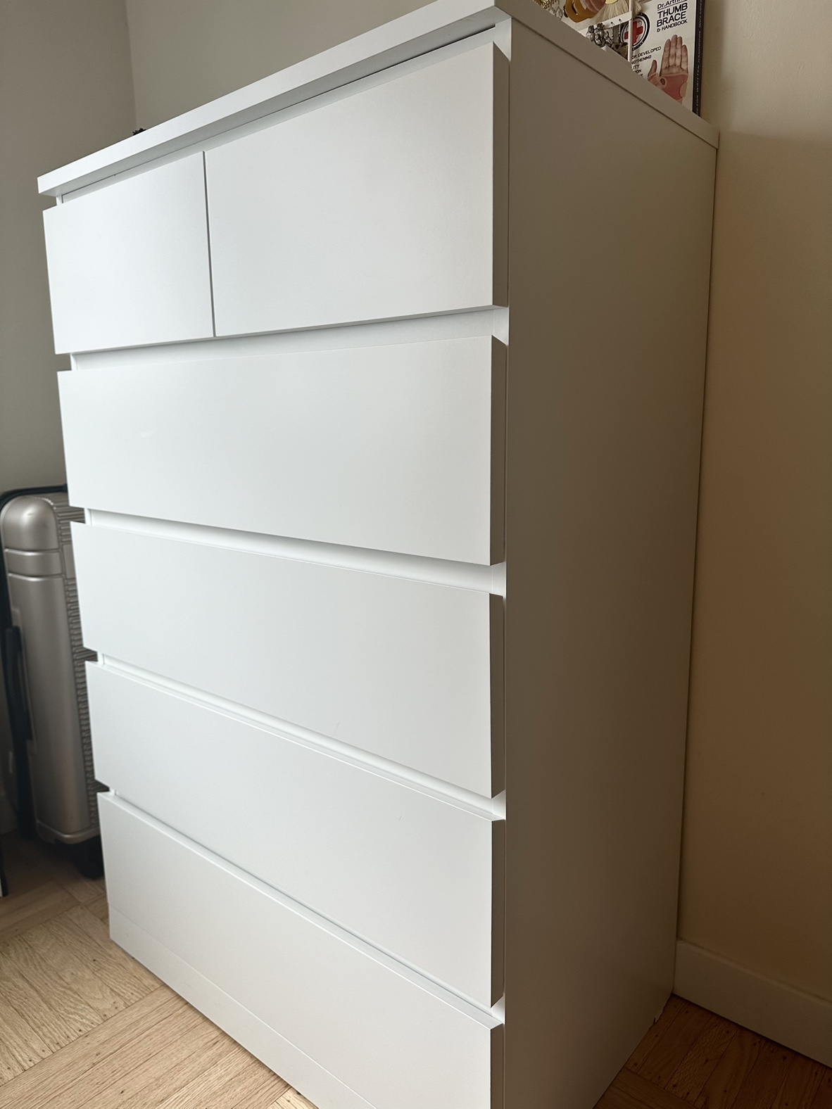 Chest of drawer