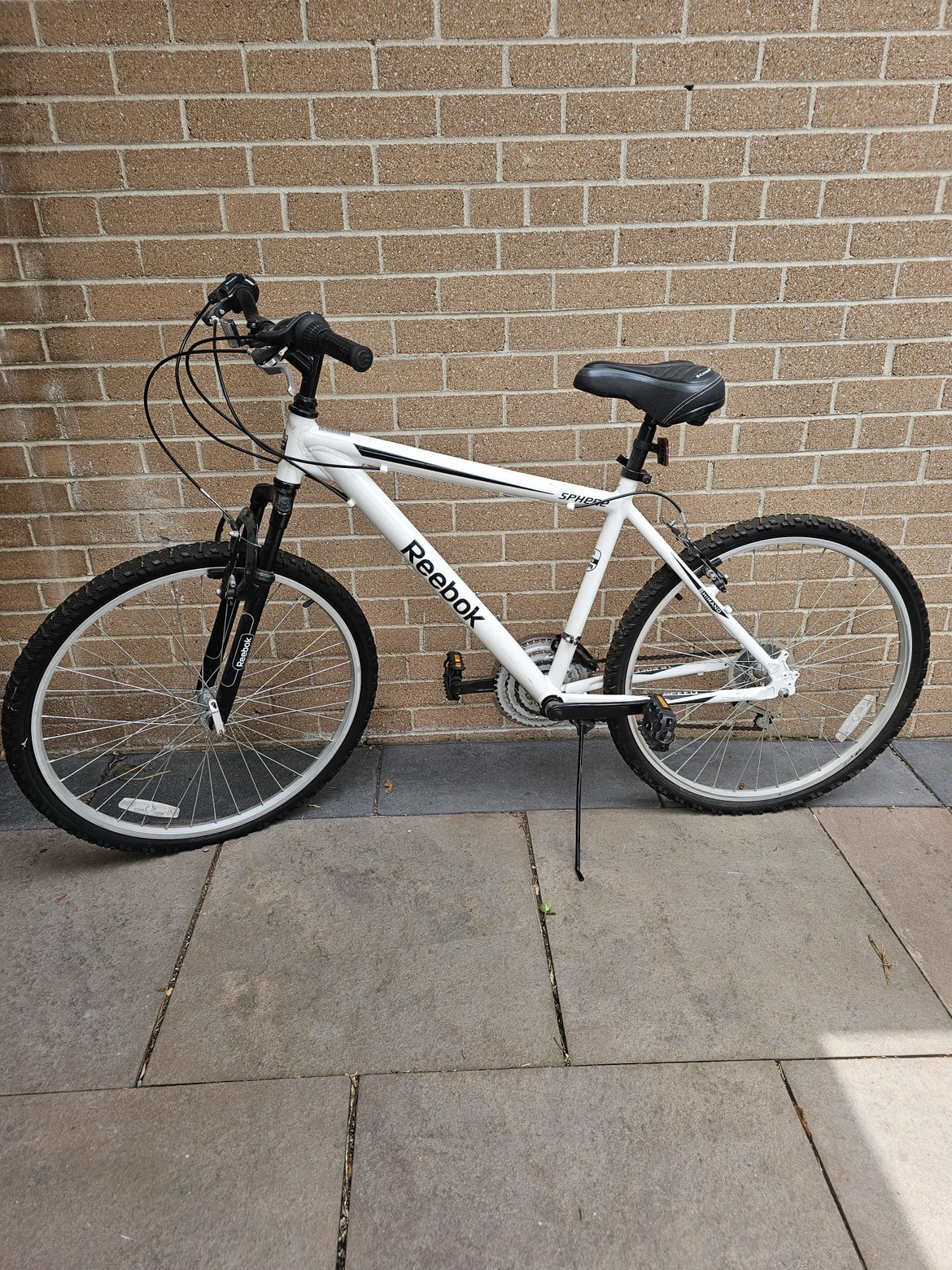 Reebok men’s bike 26 inches and 18 speed.