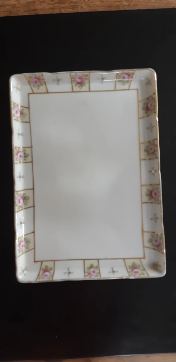 Antique serving plate thumbnail