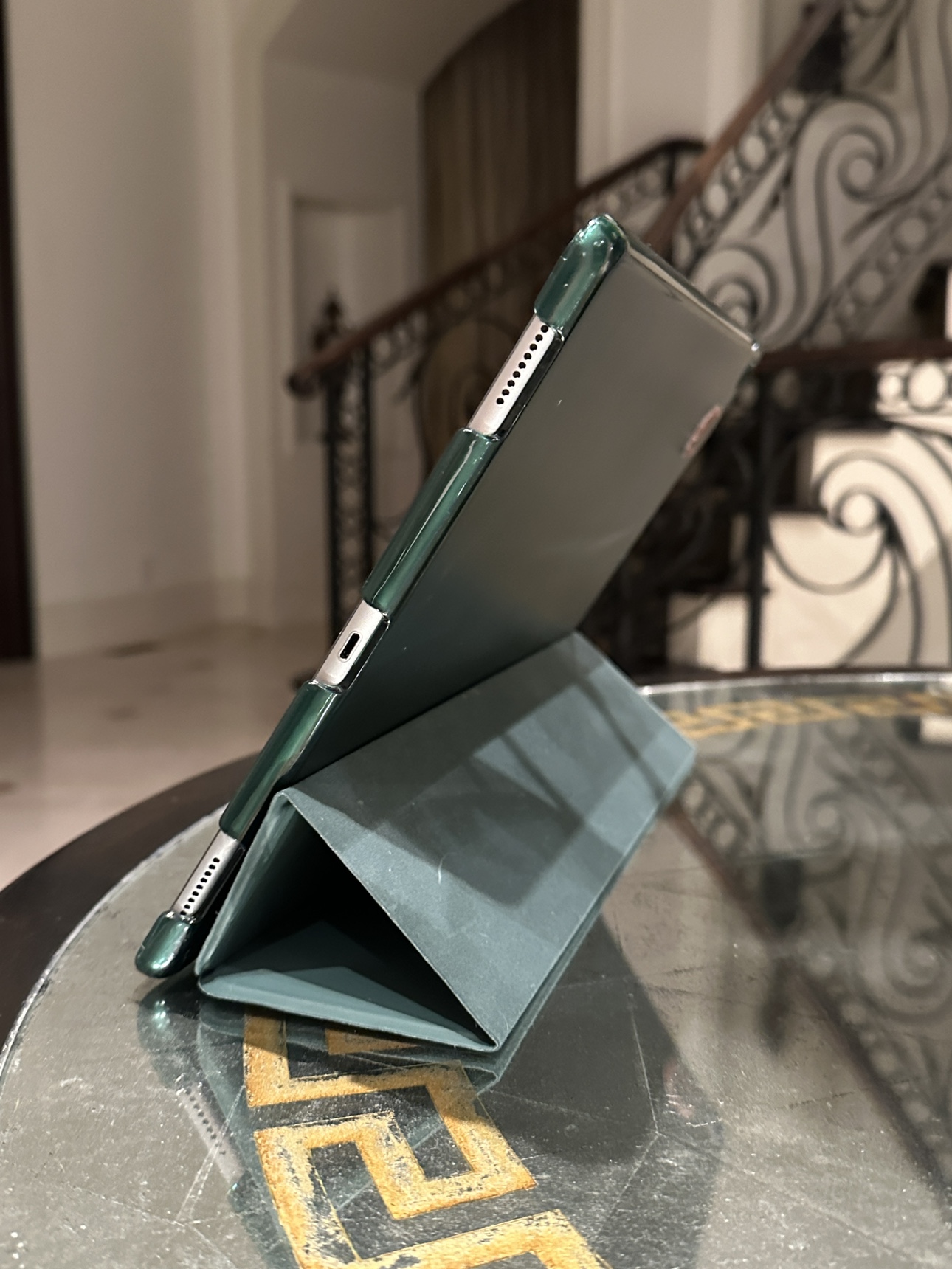 iPad Pro 12.9-inch. 256 GB. FREE case & EMF protection! image indicator(2)