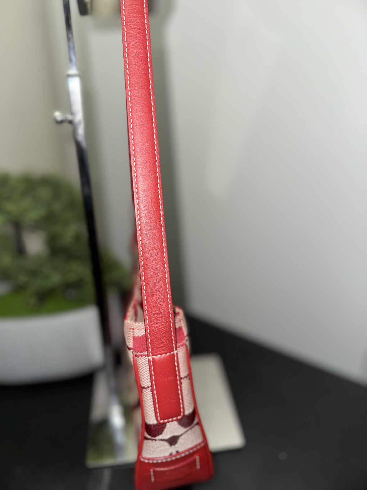 Authentic COACH signature canvas handbag image indicator(7)