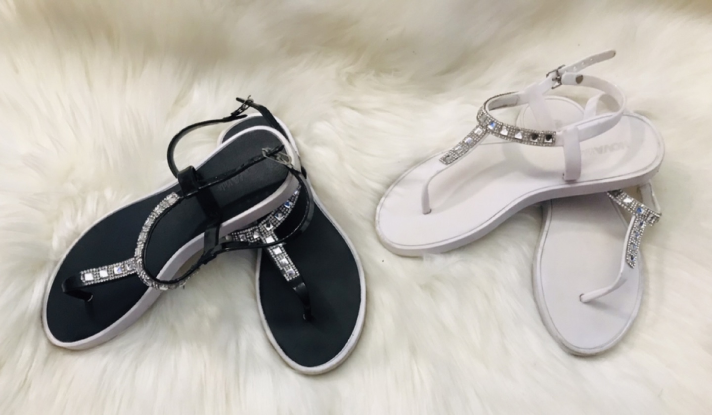 🖤���🤍 X2 Girls Sandals🤍🖤 image indicator(3)