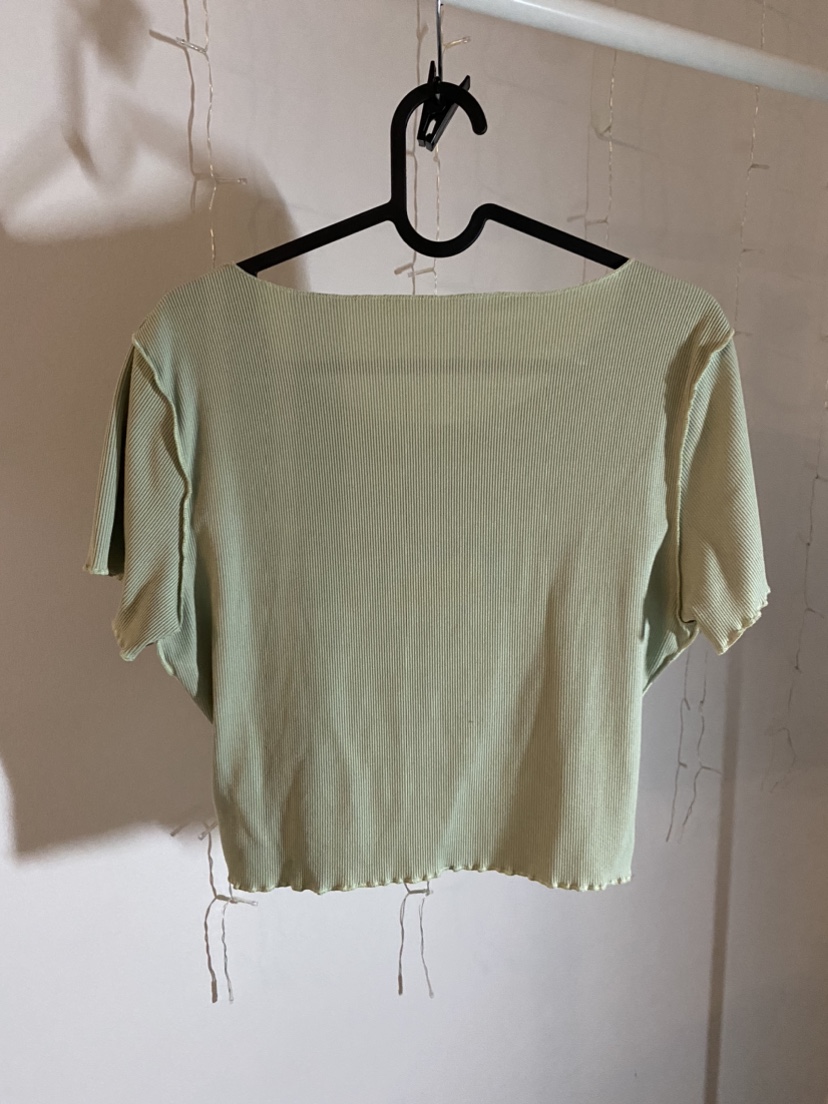 ‼️PRICE NEGOTIABLE‼️Visible / exposed seams sage green shirt image indicator(2)