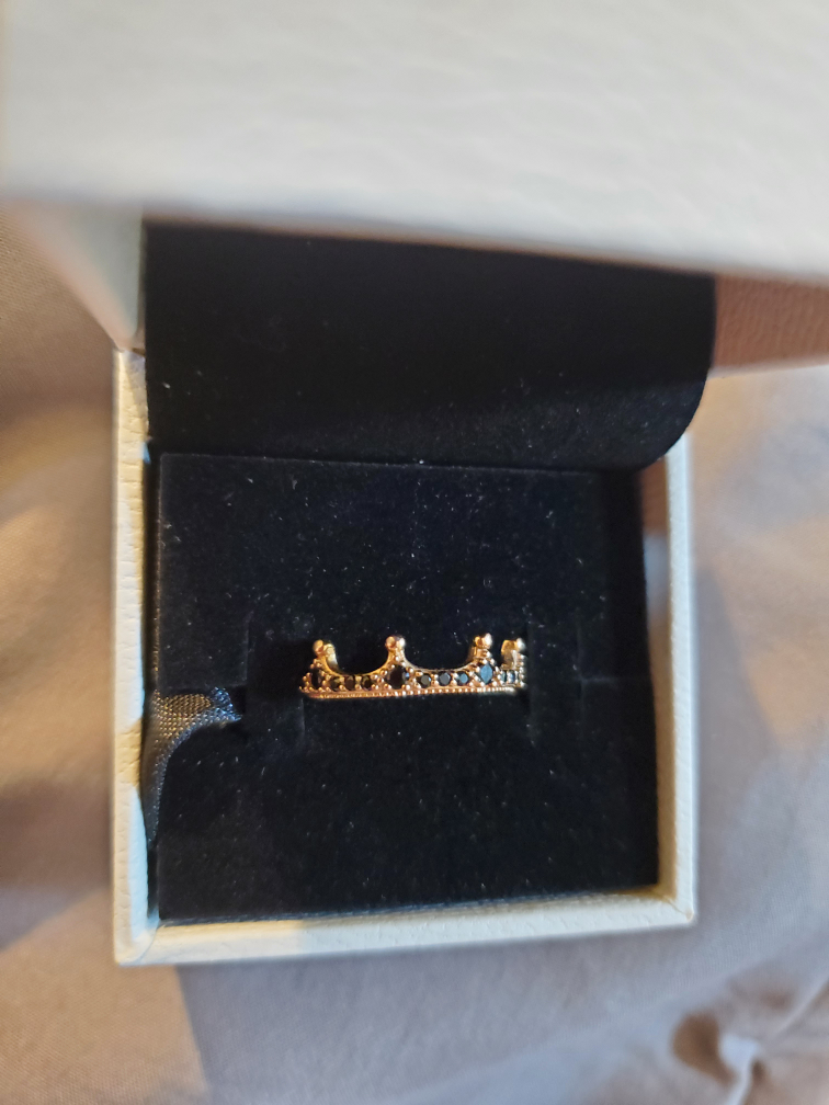 pandora rose gold set ring and earrings image indicator(3)