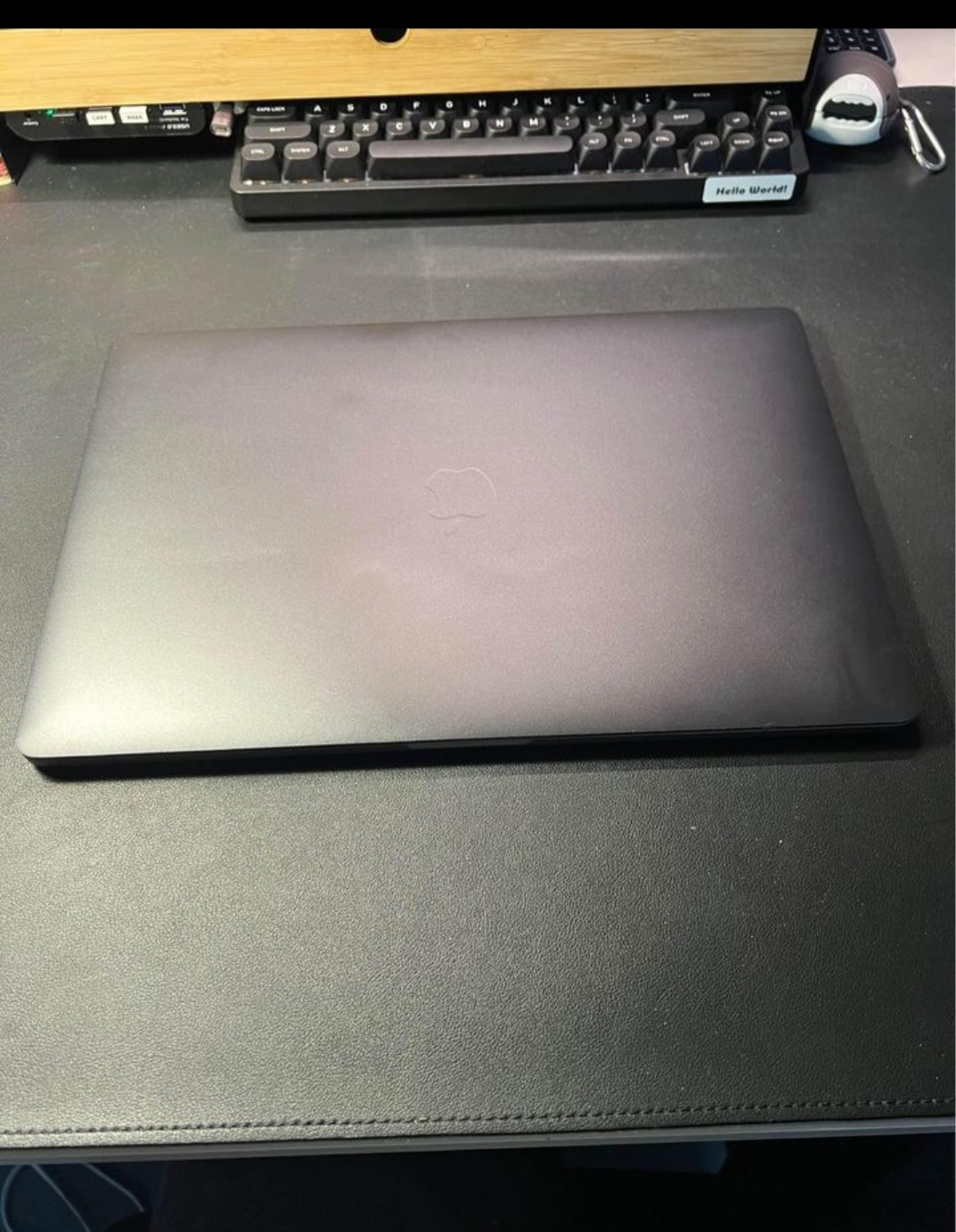 Macbook 15" touchbar - photo 2