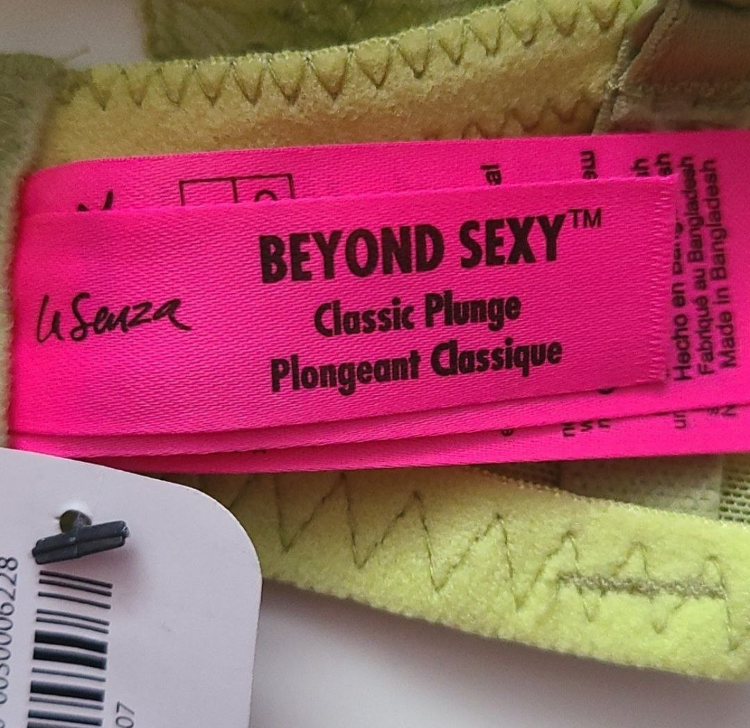 Brand NEW - La Senza Beyond Sexy Classic Plunge Bra NWT image indicator(5)
