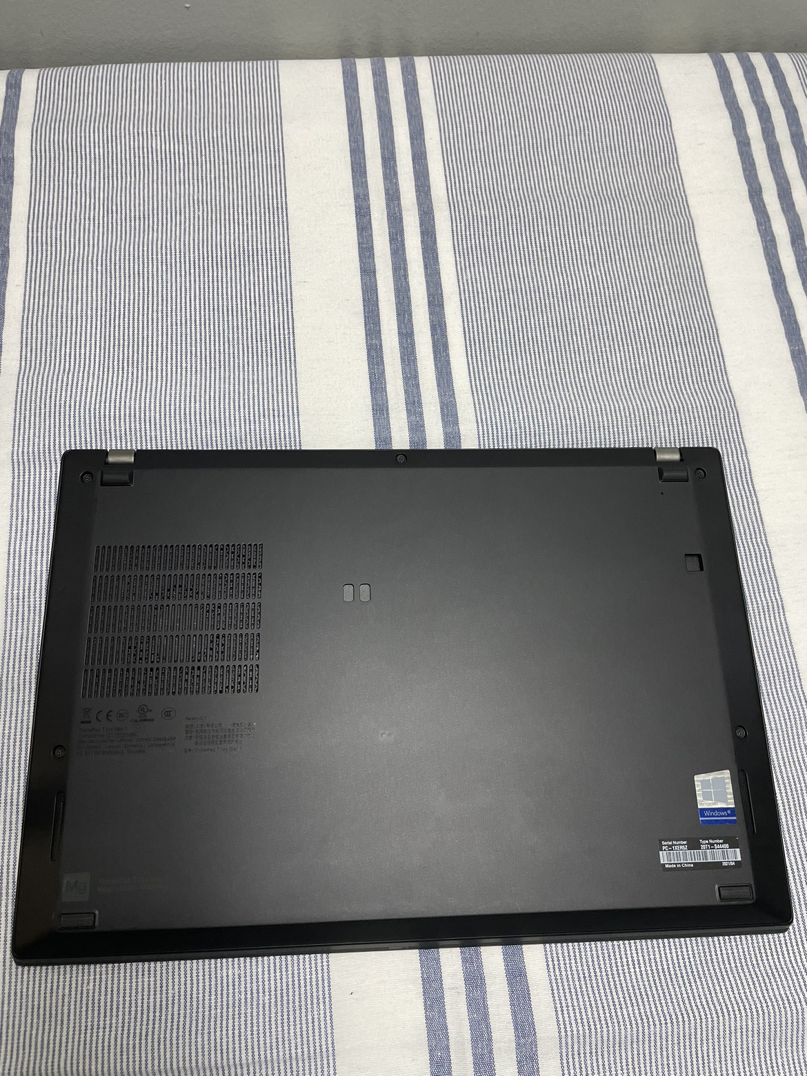 Lenovo T14s Laptop - i7-10610U - 16GB RAM - 256GB SSD - 14 inch image indicator(4)