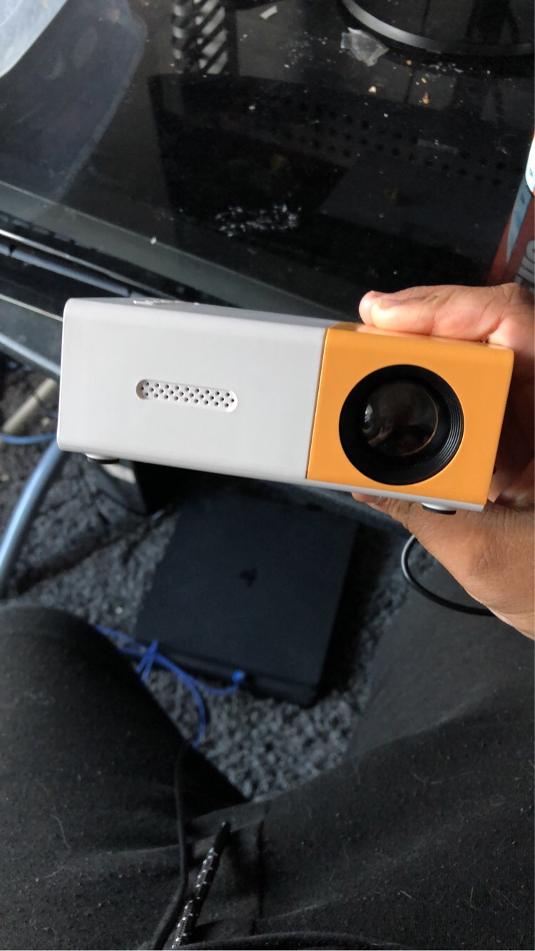 MINI  Projector 4k quality BRAND NEW OBO COMES WITH REMOTE